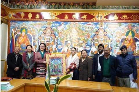 印度全國少數民族委員會委員仁欽拉姆女士訪問藏人行政中央總部