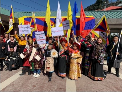流亡藏人在印北達蘭薩拉紀念《西藏獨立宣言》發布110週年