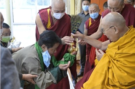 印北寧瑪噶陀寺與噶陀藏人社區代表團為達賴喇嘛尊者舉辦長壽法會