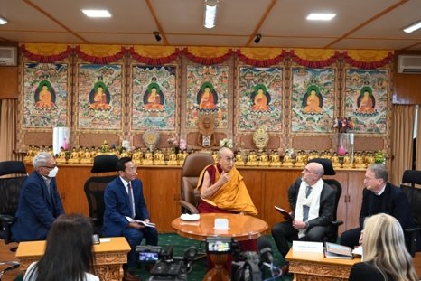 美國哈佛大學教授會見達賴喇嘛探討幸福之道