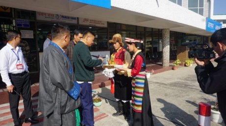 司政邊巴次仁在西姆拉桑布扎西藏學校發表講話