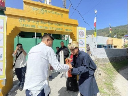 司政邊巴次仁參訪曼迪地區的班朵扎西林藏人定居點