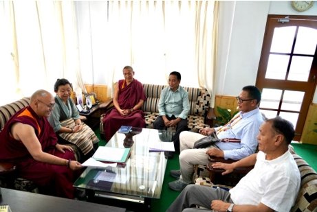 第十七屆西藏人民議會成立規章及條例審查委員會