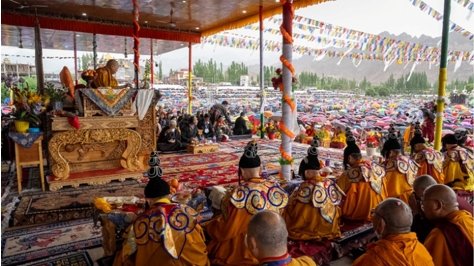 達賴喇嘛尊者在拉達克列城向各方信眾傳授觀世音灌頂