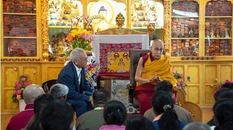 VOT-達賴喇嘛在拉達克列城接見“不依靠宗教的世俗倫理”項目成員