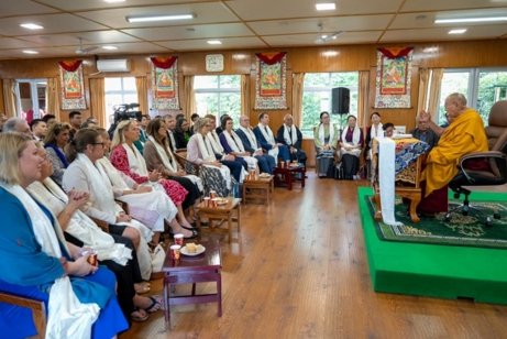 VOT-瑞典國會代表團訪問達蘭薩拉拜見達賴喇嘛強調將繼續支持西藏運動