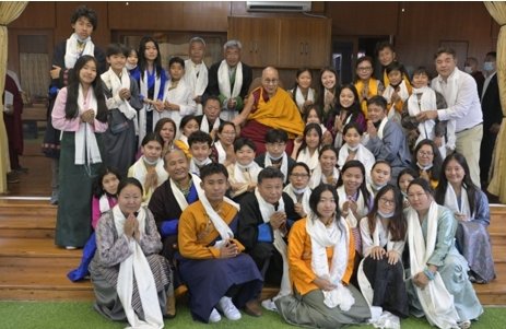 VOT-達賴喇嘛接見歐美藏人學生：佛教哲學並非僅限於佛教徒，任何人皆可學習