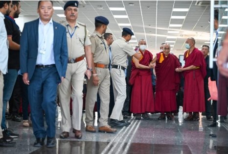 CTA-達賴喇嘛尊者在完成例行體檢後返回達蘭薩拉