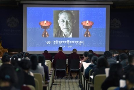 CTA-藏人行政中央舉行追思法會哀悼前首席大法官普繞·洛桑達傑逝世