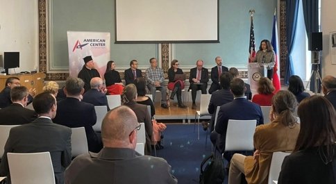 VOT-美國西藏問題特別協調員在國際宗教會議致詞譴責中共將西藏宗教中國化