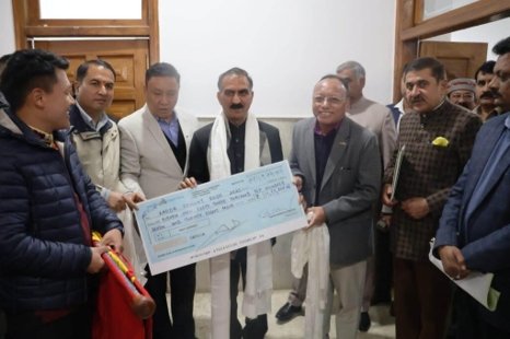 VOT-藏人行政中央公務員捐款支援喜馬偕爾邦水災災後重建