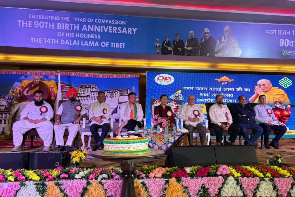 藏人行政中央司政边巴次仁出席「慈悲年」庆典并访问印北藏人定居点