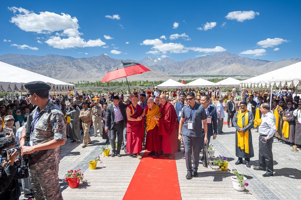达赖喇嘛尊者出席拉达克山林自治发展委员会举办的午宴
