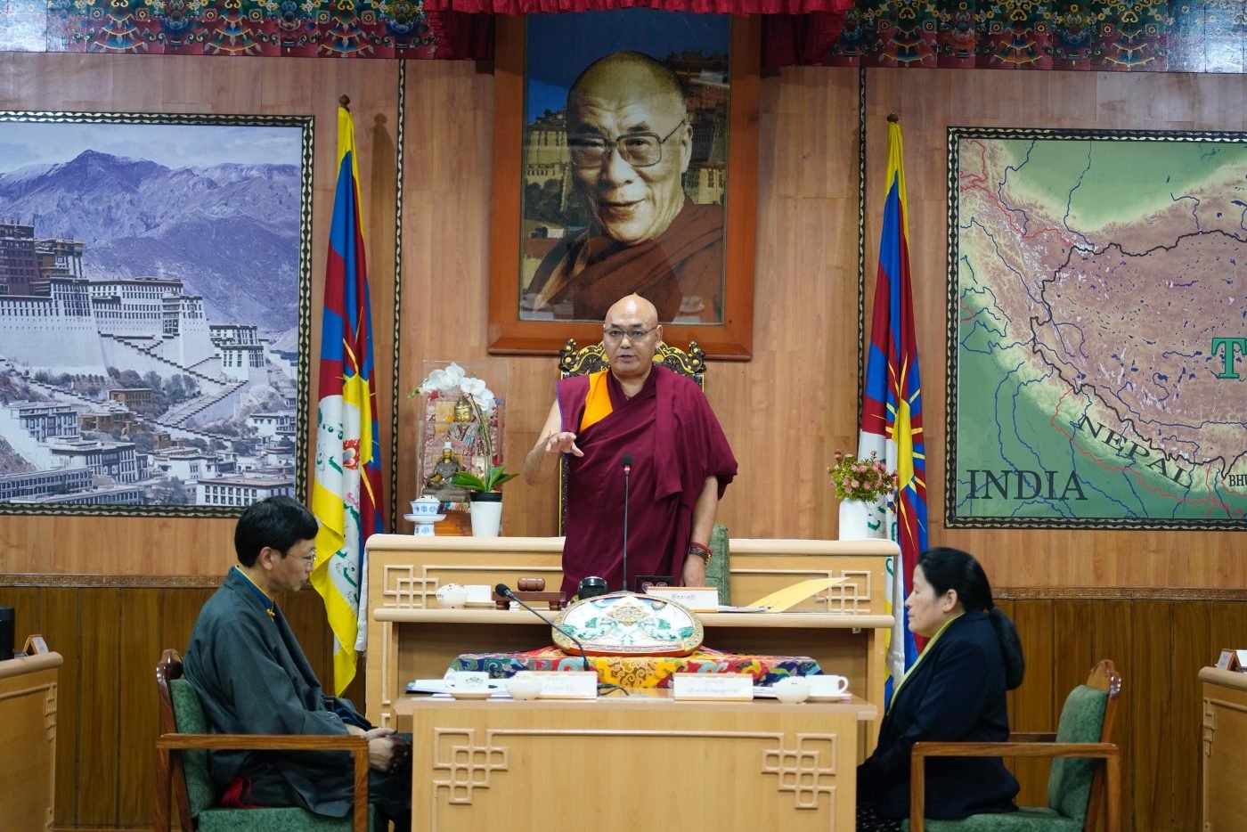 第十七届西藏人民议会第十次会议开幕