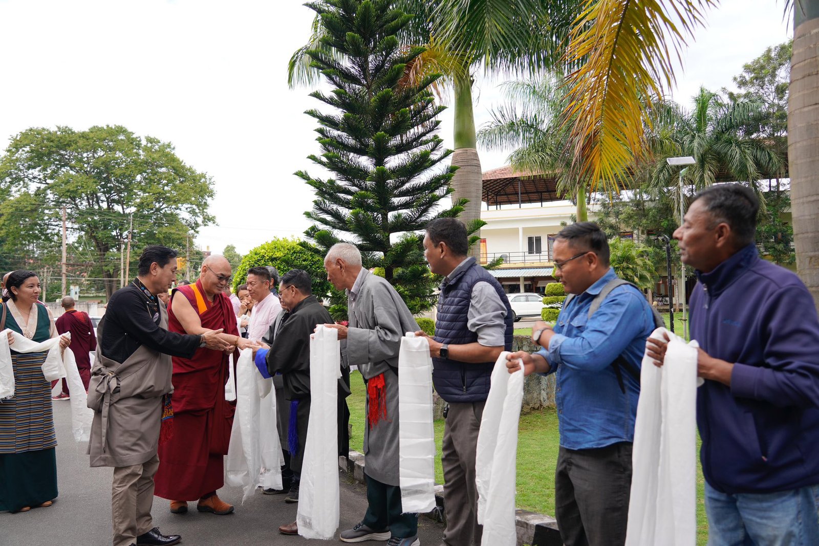 議長堪布索朗丹培抵達印南色拉傑寺