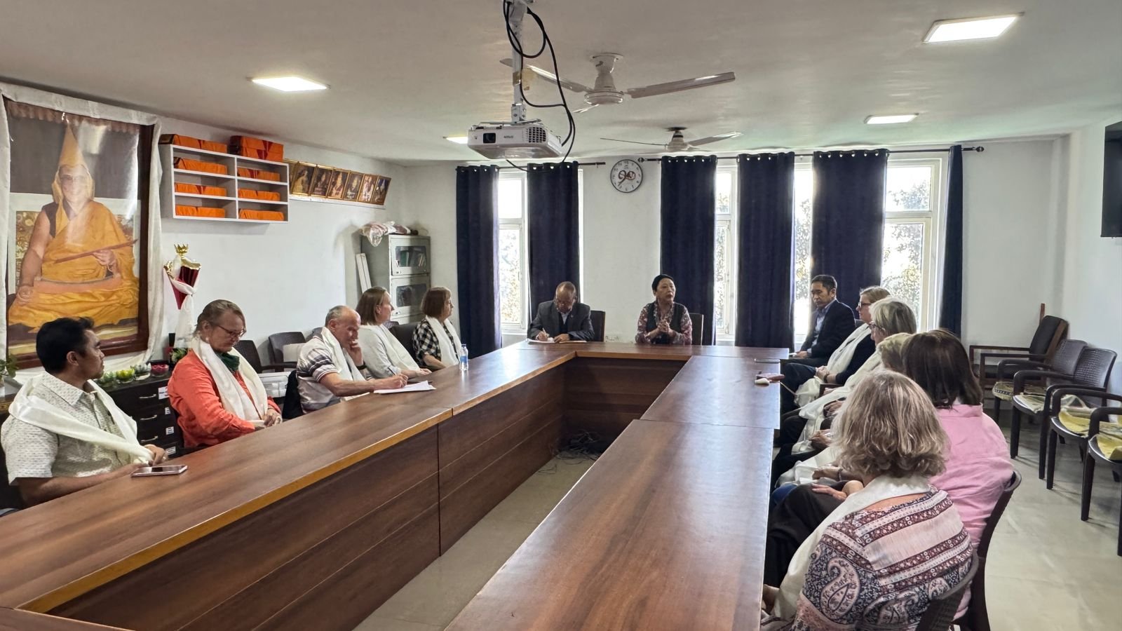 安全部長兼代理司政嘉日卓瑪會見澳洲西藏委員會代表團