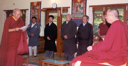 西藏流亡政府首位總理宣誓就職